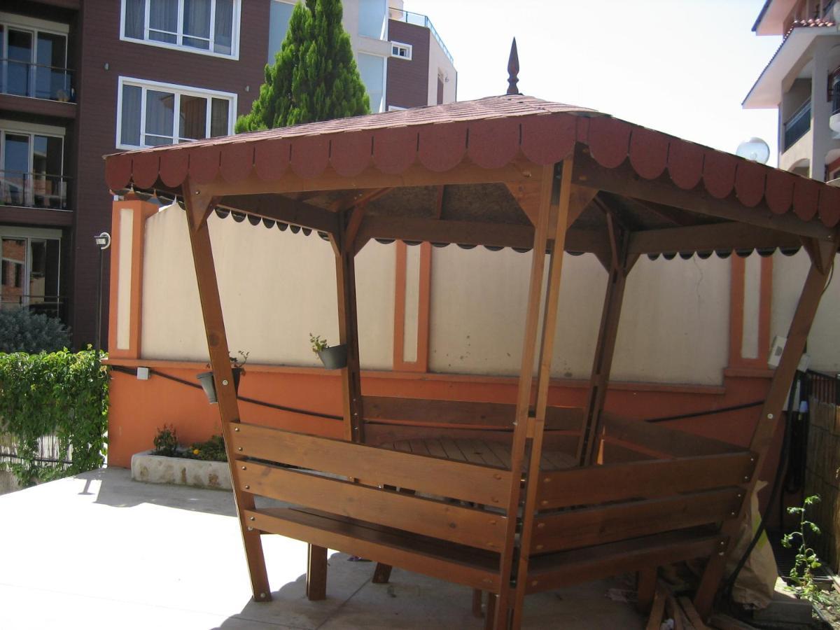 Apartment Lazur By The Sea Ravda Exterior photo